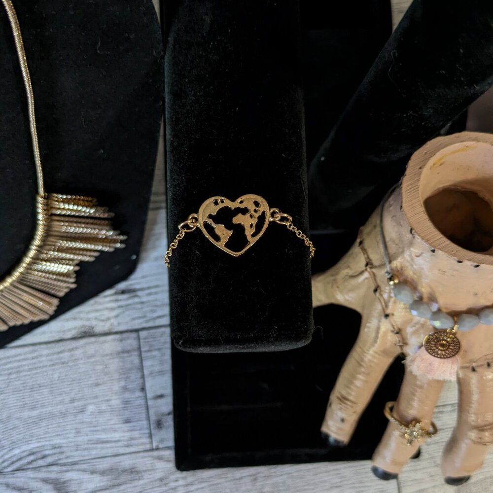 Fashion Jewelry Set: 2 Necklaces, 2 Bracelets, and a Ring - Picture 4 of 6